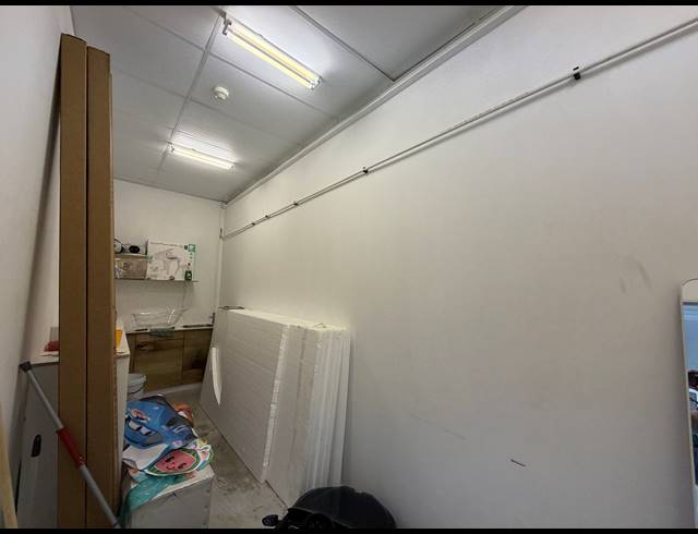 124M² BUILDING TO LET IN WOODSTOCK